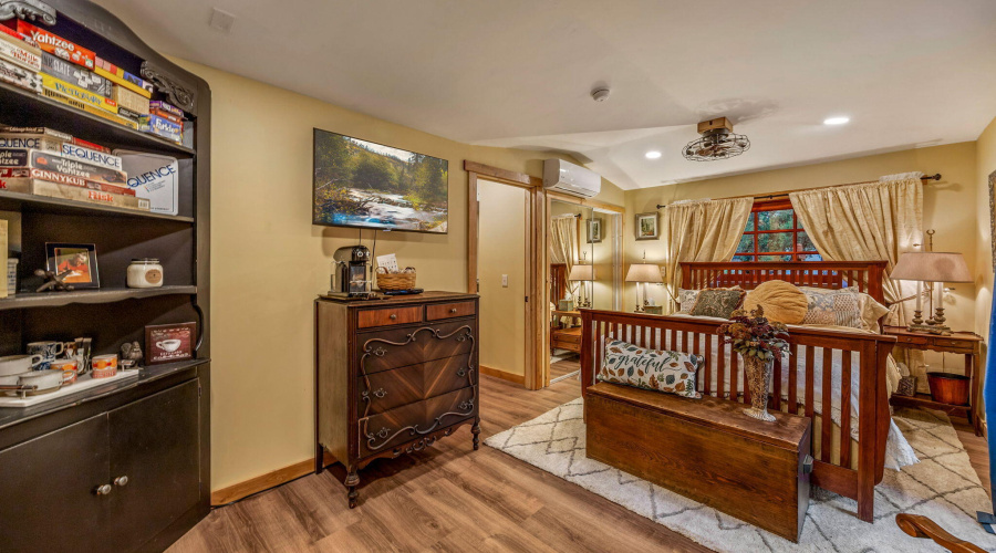 BEDROOM 2