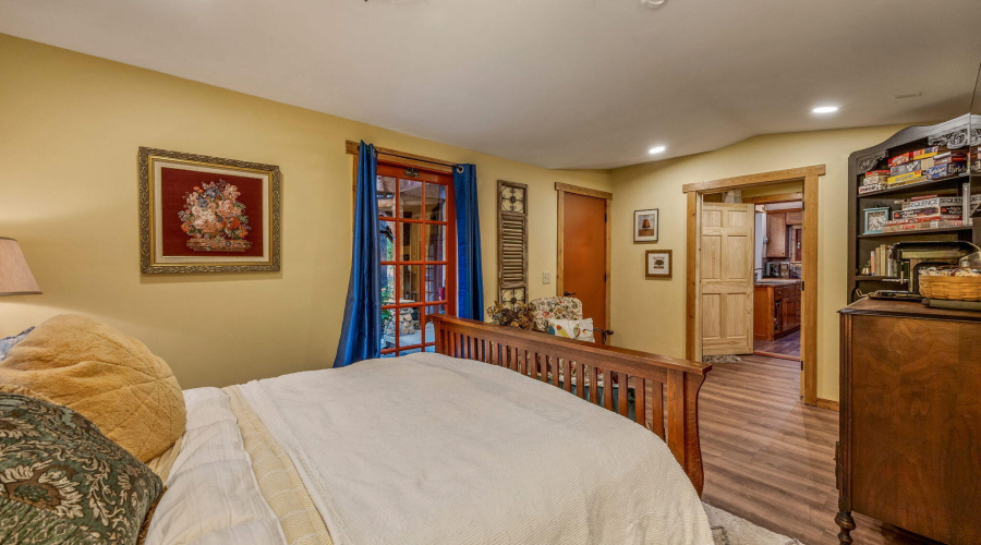 BEDROOM 2