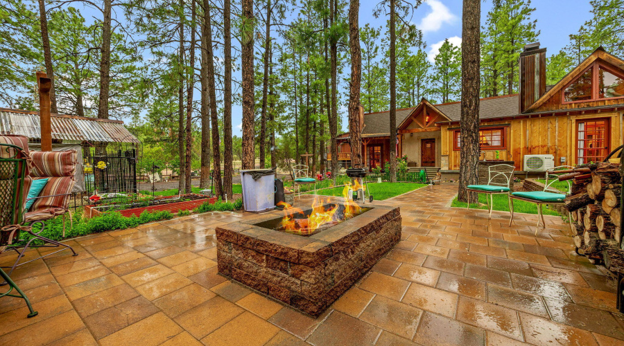 FIREPIT PATIO
