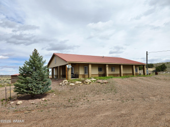 9046 Miller Trail, Snowflake, Arizona 85937, Bedrooms, ,Bathrooms,Residential,For Sale,Miller,260606