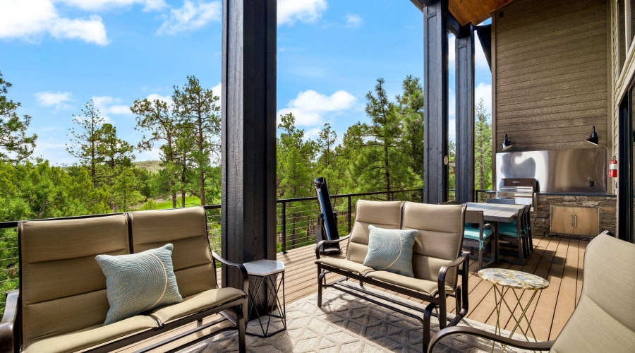 Spacious back deck