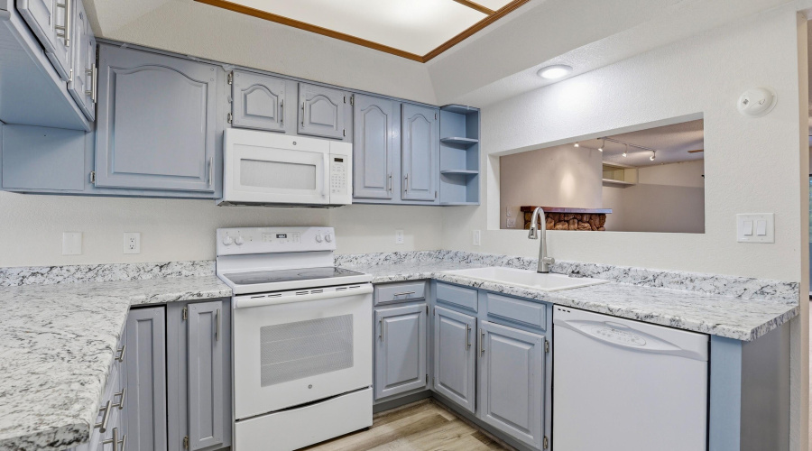Kitchen (2)