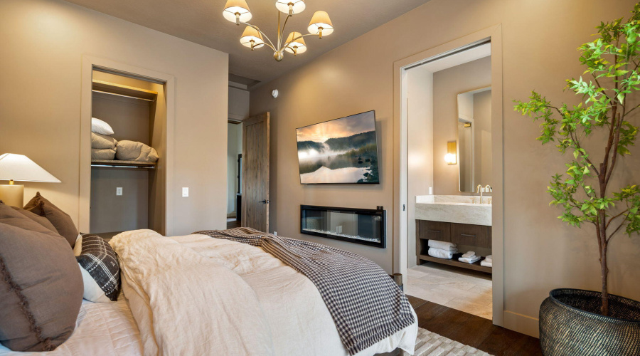 East Wing 3rd Suite