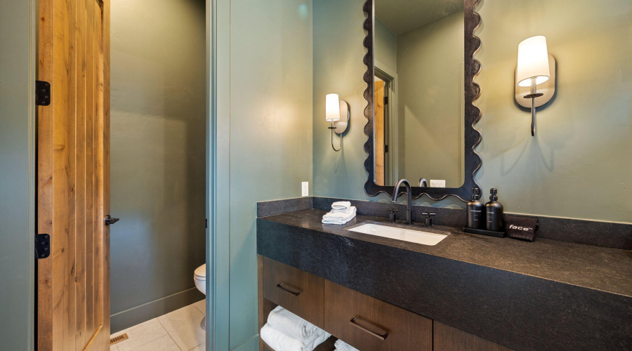 East Wing 4th Suite Bathroom
