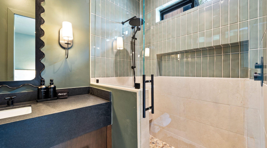 East Wing 4th Suite Bathroom