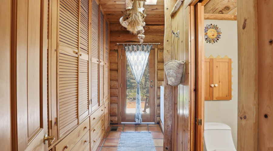 Laundry - Mud Room (2)