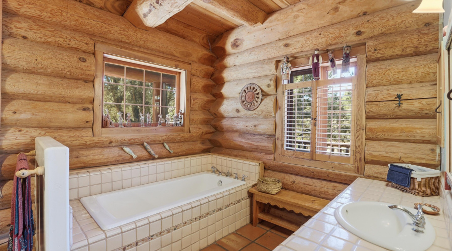 Master Bathroom (1)