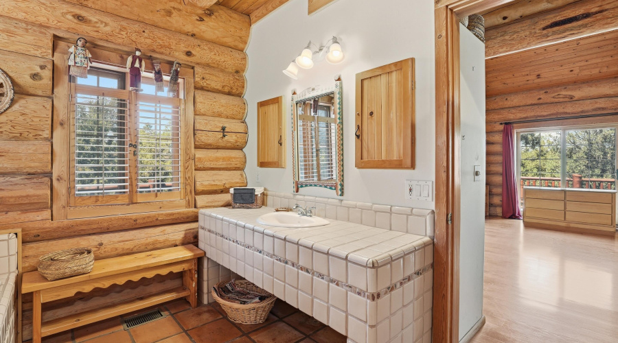 Master Bathroom (3)