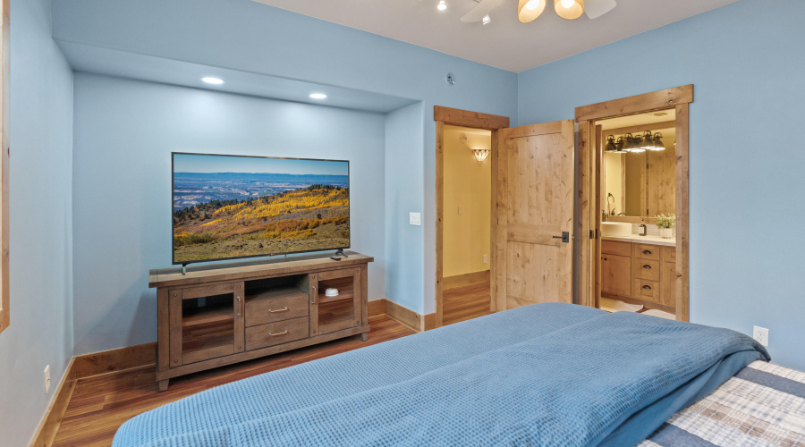 7 Bedroom 1 (3)