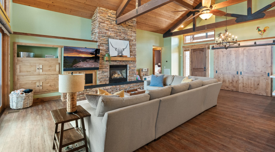 2 Fireplace in living room 2