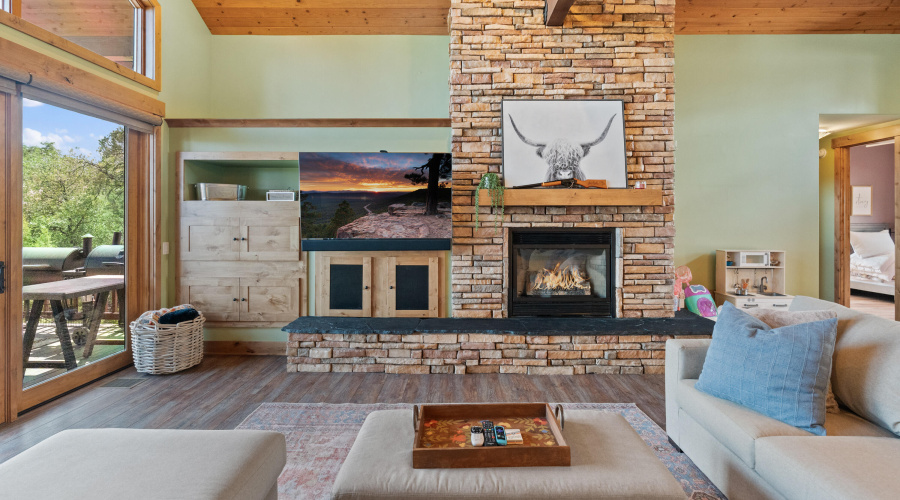 2 Fireplace in living room 3