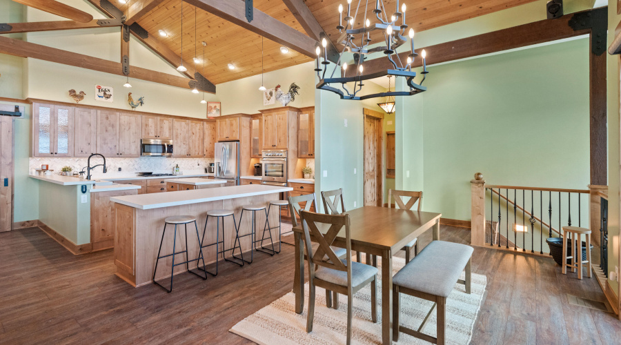 5 Eat-in kitchen