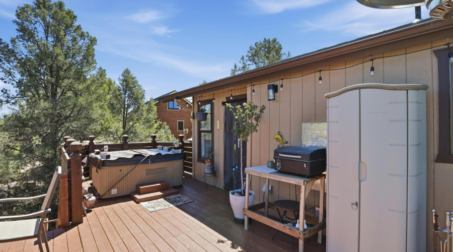 Deck/Hot Tub