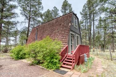2440 Thornton Road, Show Low, Arizona 85901, Bedrooms, ,Bathrooms,Residential,For Sale,Thornton,260690