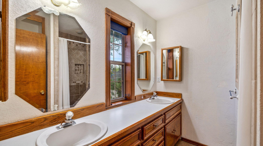 Primary En Suite