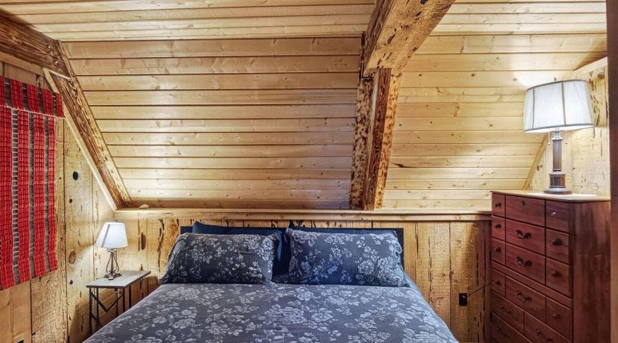 Bedroom - --