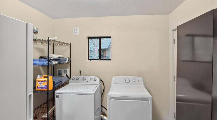 Full size Laundry Room