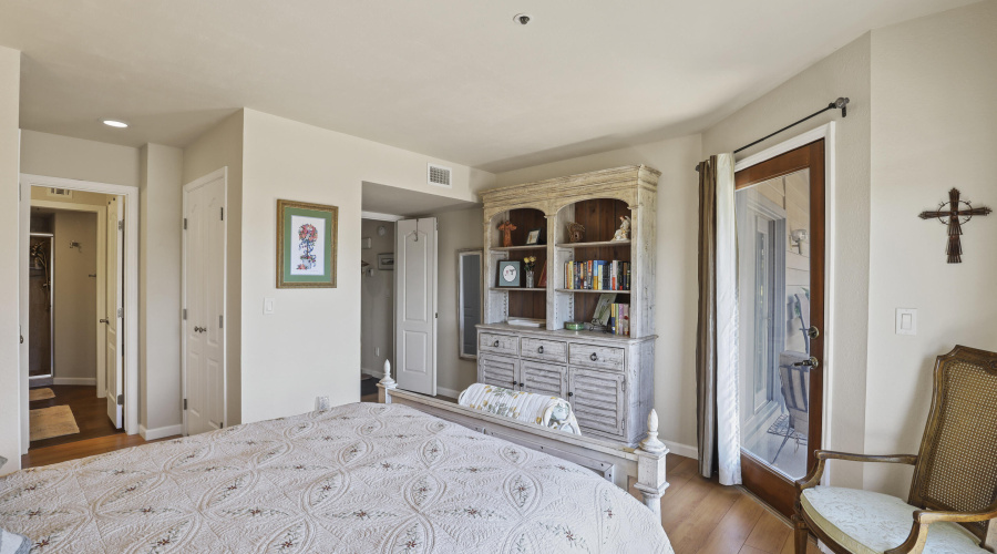 Master Bedroom (2)