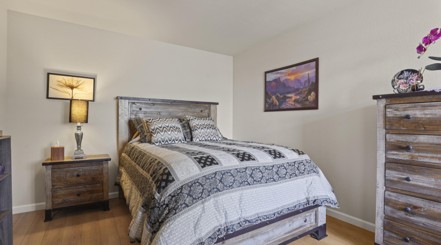 Guest Bedroom (1)
