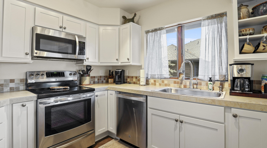 Kitchen (2)