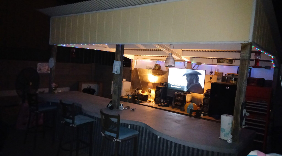 Night time at the Cantina