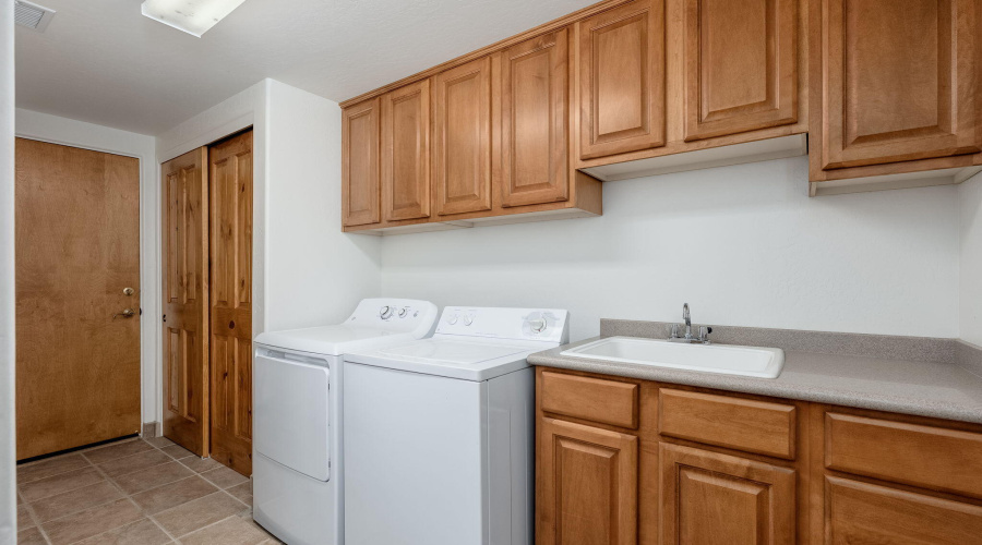 2404 E Scarlet Bugler Cir - 33