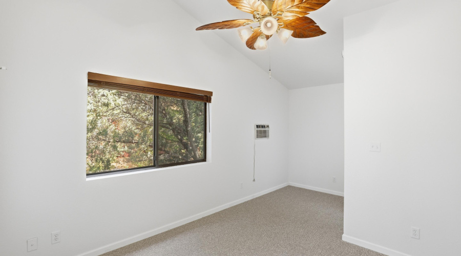 Guest Bedroom 2 (2)