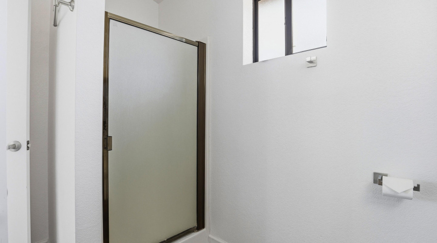 Jack & Jill Bathroom Upstairs (2)