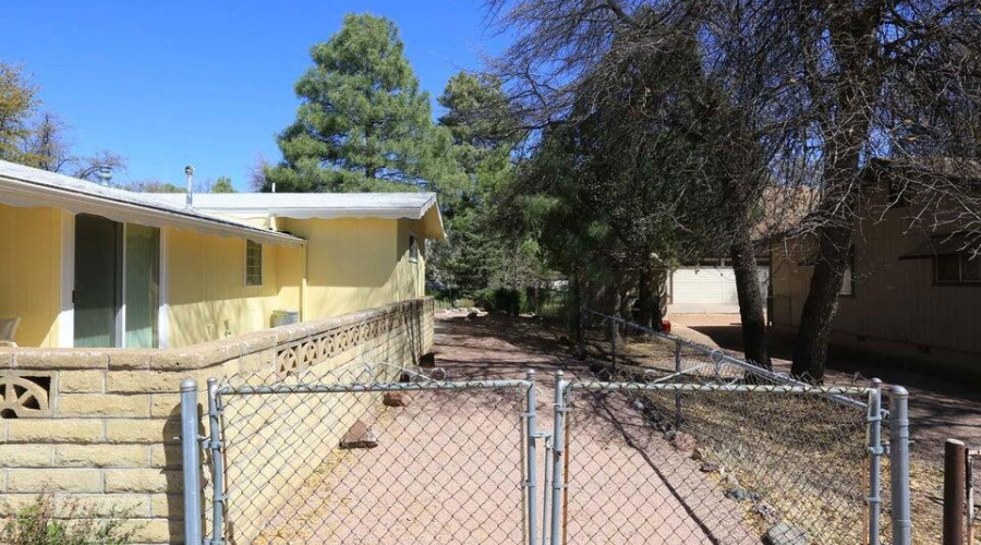 side 608E Bonita St