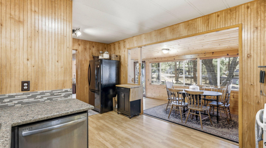 Kitchen & Dining