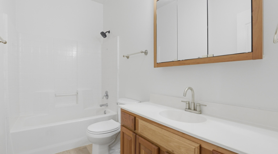Guest Bathroom 2 -Upstairs