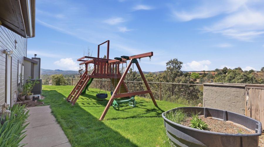 Kids Playgroud - Raised Garden Tub