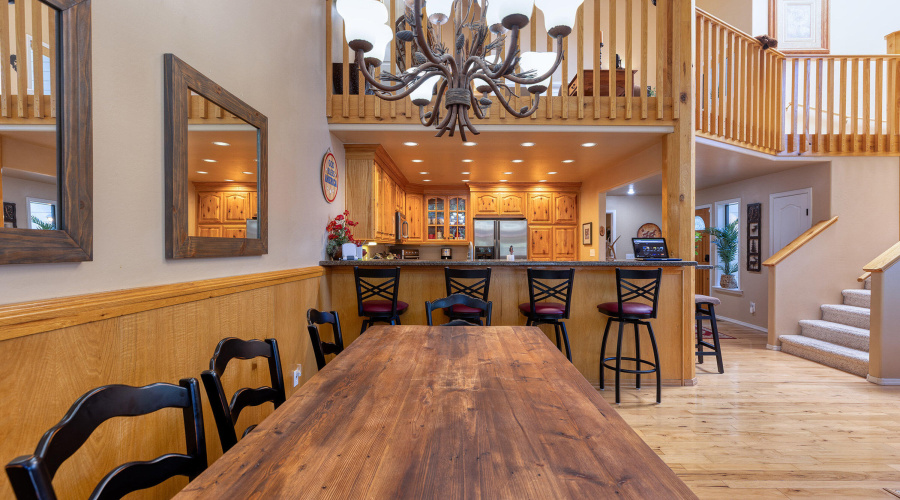 Dining to Kitchen