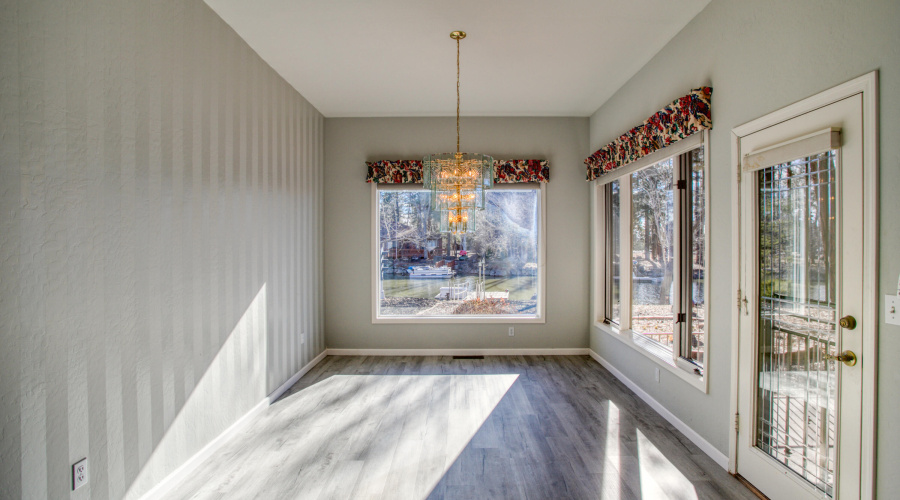 Dining Room w/Lake Views