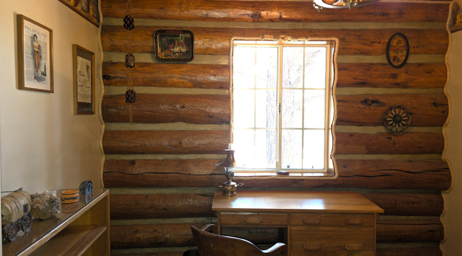 Bedroom w desk 2