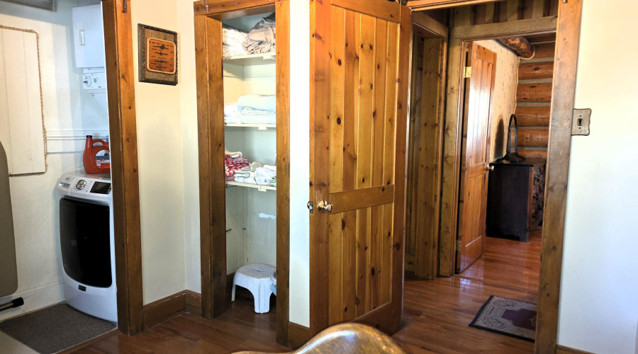 bedroom w desk & laundry