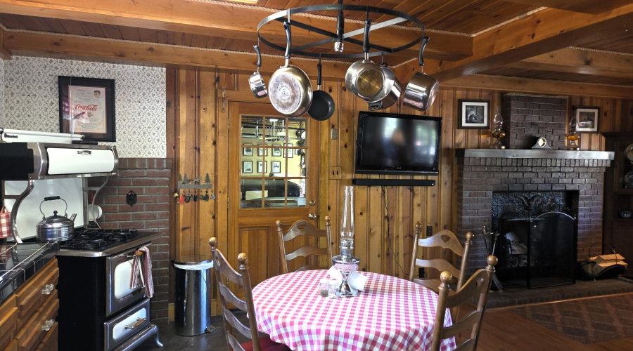 kitchen toward fireplace