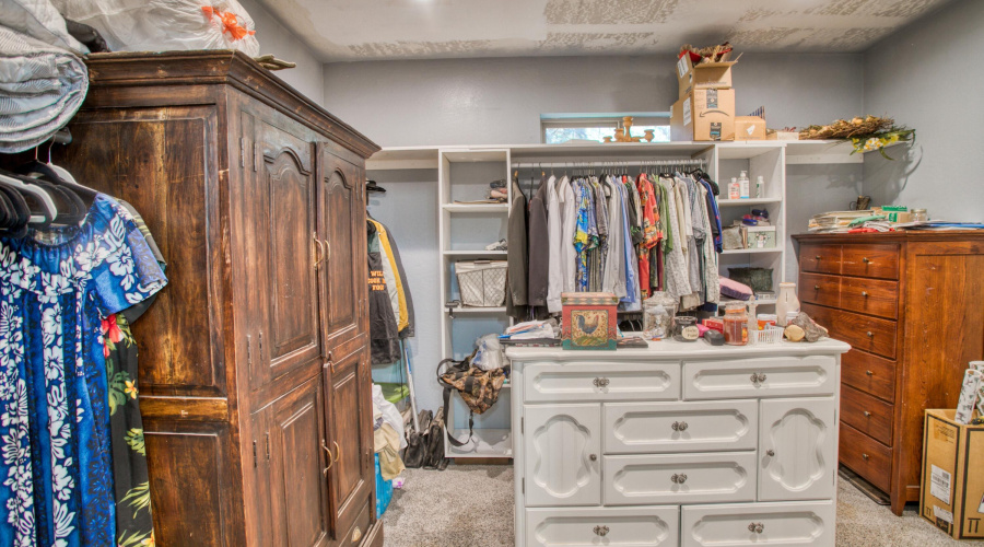 011_Master Closet