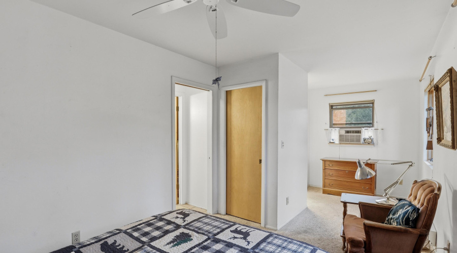 Master Bedroom (2)