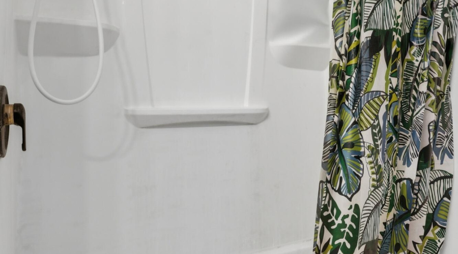 Master Bathroom (2)