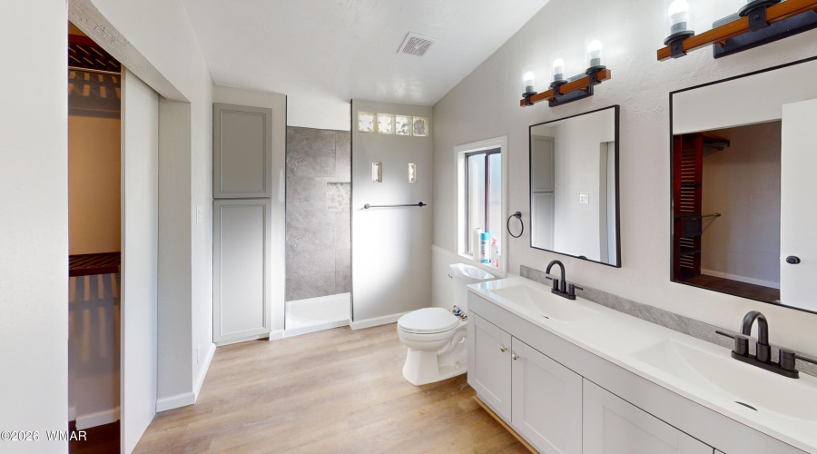 1-County-Road-N3091-Bathroom