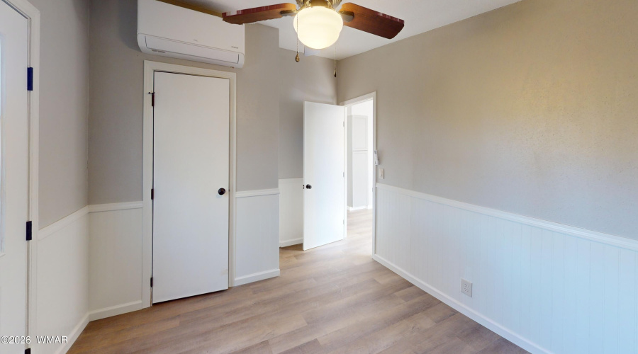 1-County-Road-N3091-Bedroom(3)