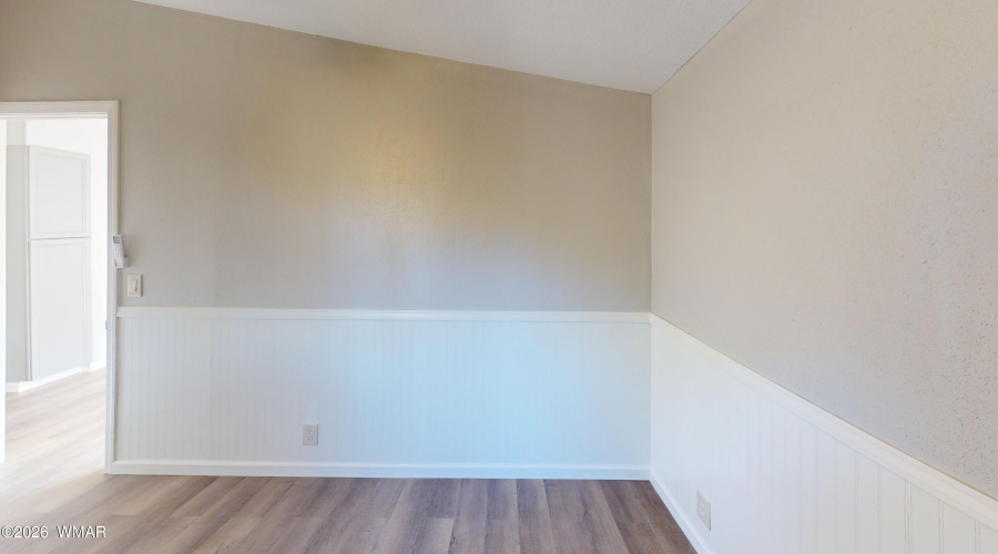1-County-Road-N3091-Bedroom(2)