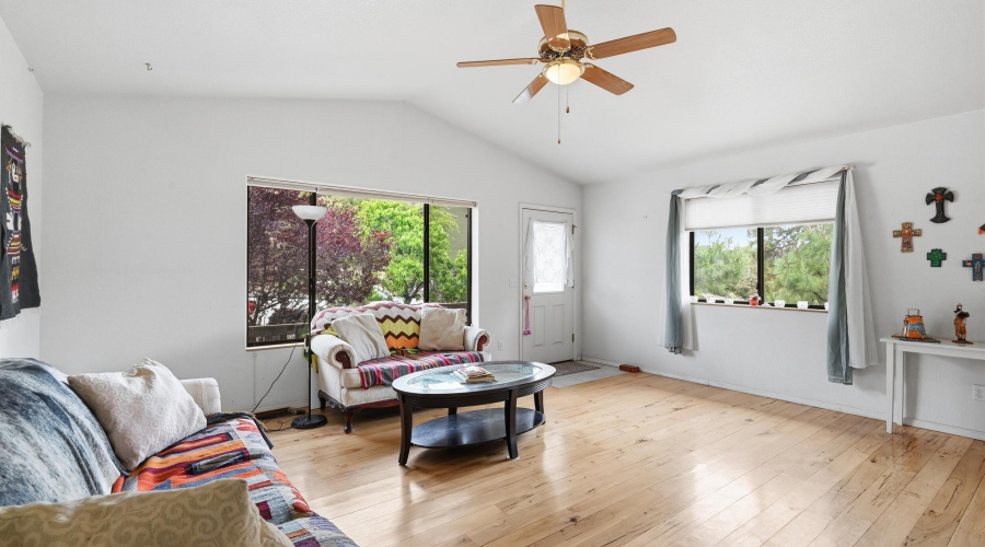 livingroom towards front entry