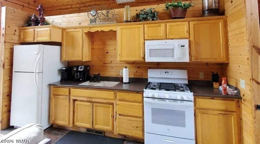 Cabin 281 Kitchen