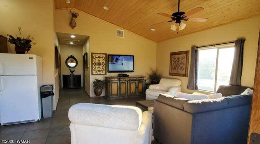 CABIN 285 LIVING 2
