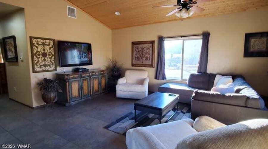 CABIN 285 LIVING 3