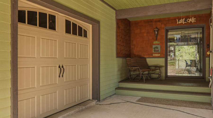 1 car garage and carport covd