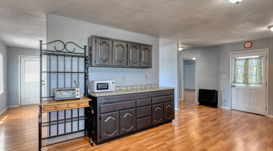 PLENTY OF KITCHEN CABINETS