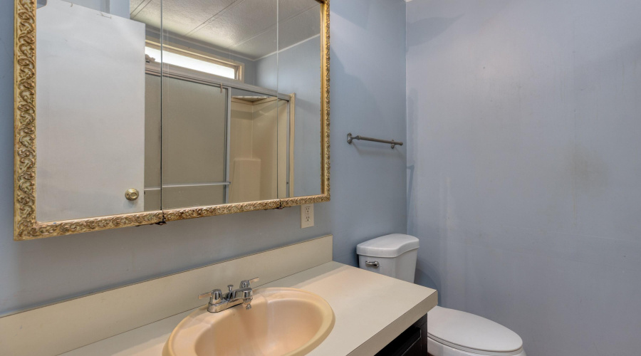 BATHROOM 1